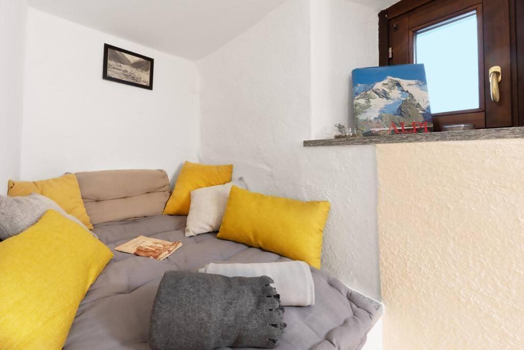 Dimora Gilles Aosta Valley Bard Habitación foto